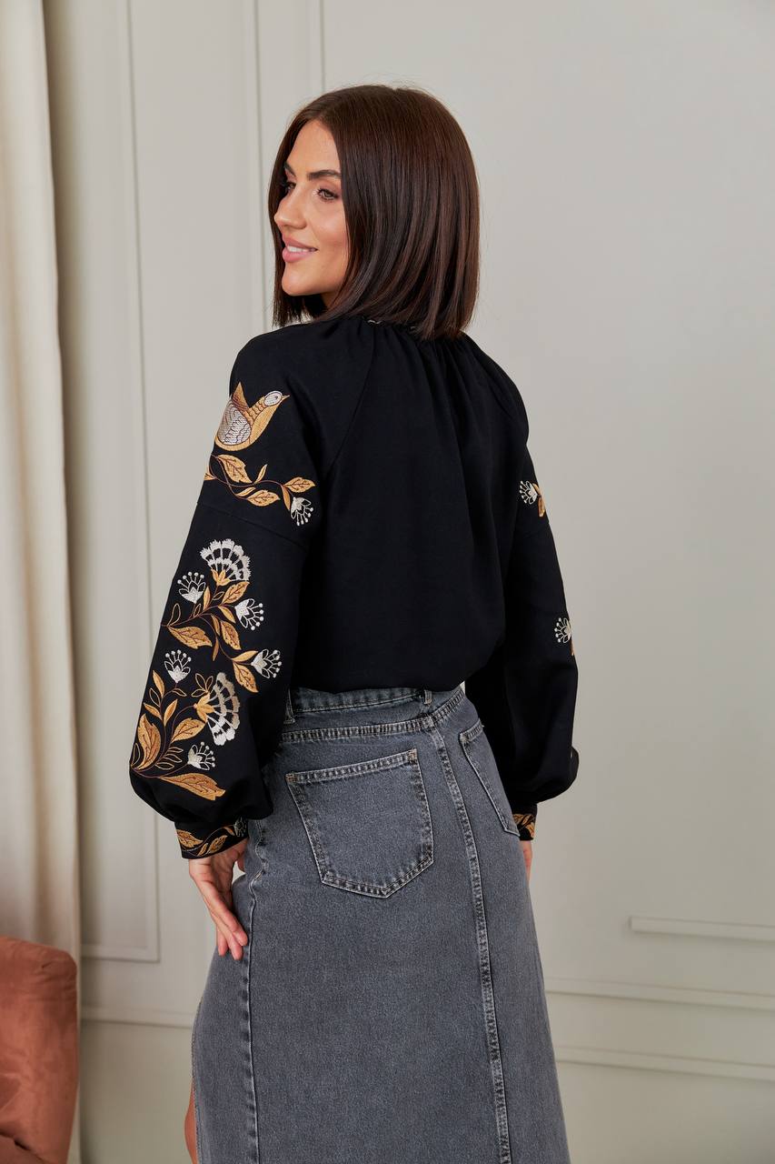 Жіноча вишиванка Дивоцвіт (чорна) hover image