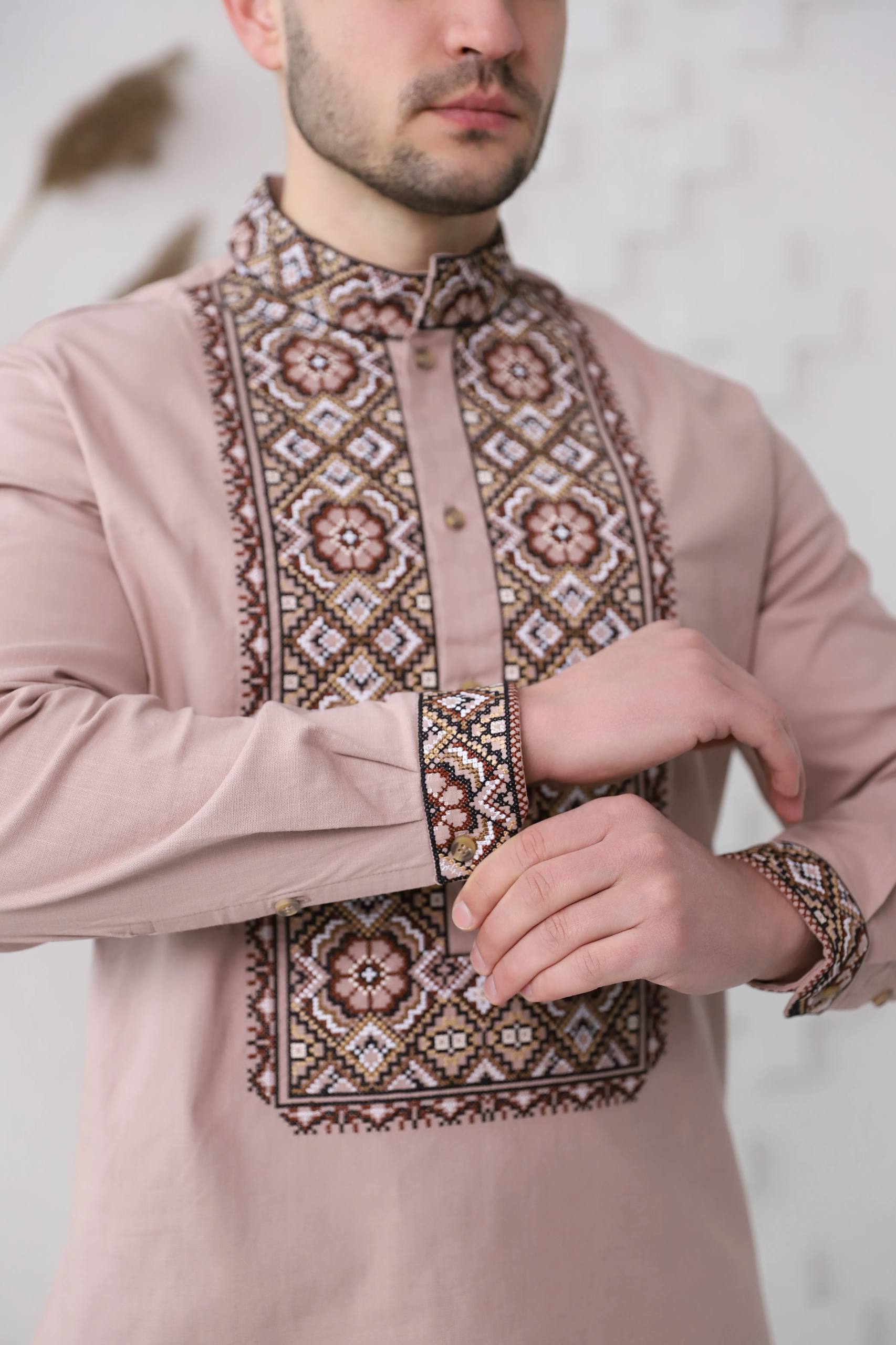 Чоловіча вишиванка Олекса (бежева т. з коричневим) hover image