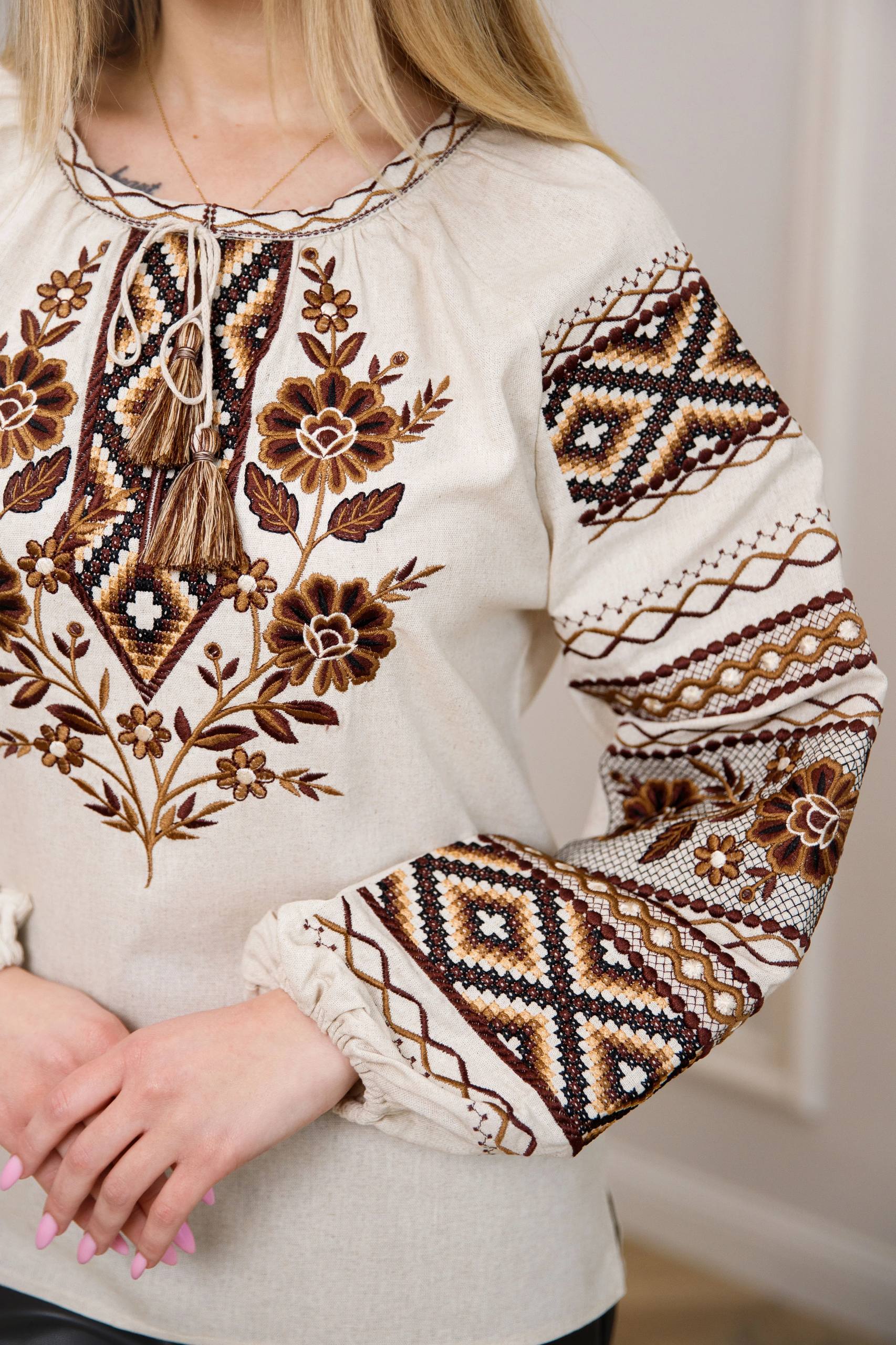 Жіноча вишиванка Ярослава  (беж-меланж з коричневим) hover image