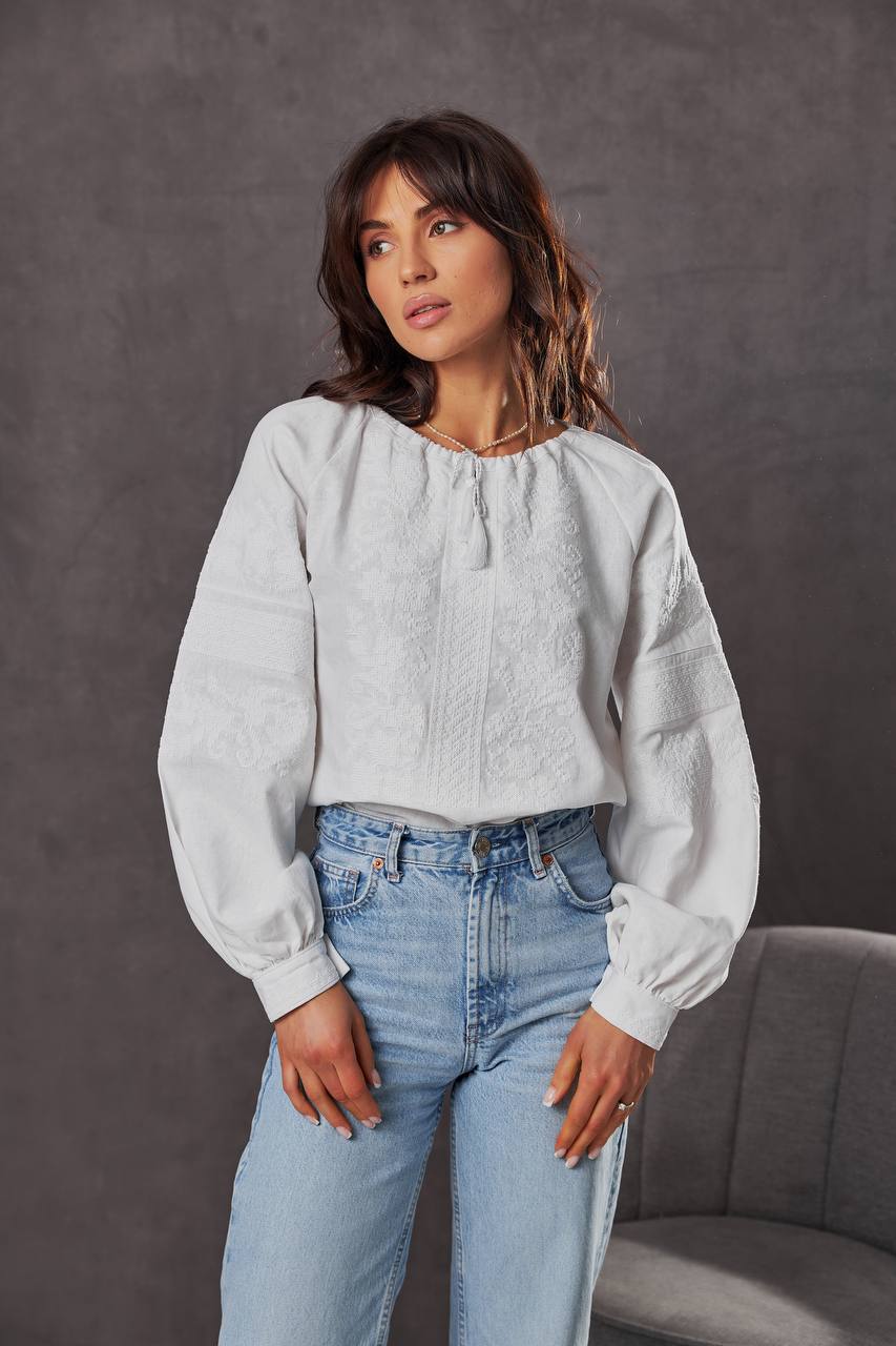 Жіноча вишиванка Бандерівка батал ( біла)