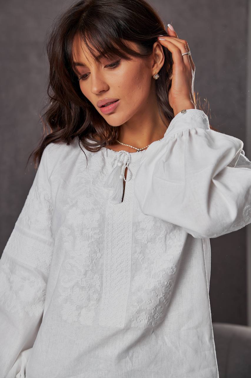 Жіноча вишиванка Бандерівка батал ( біла)