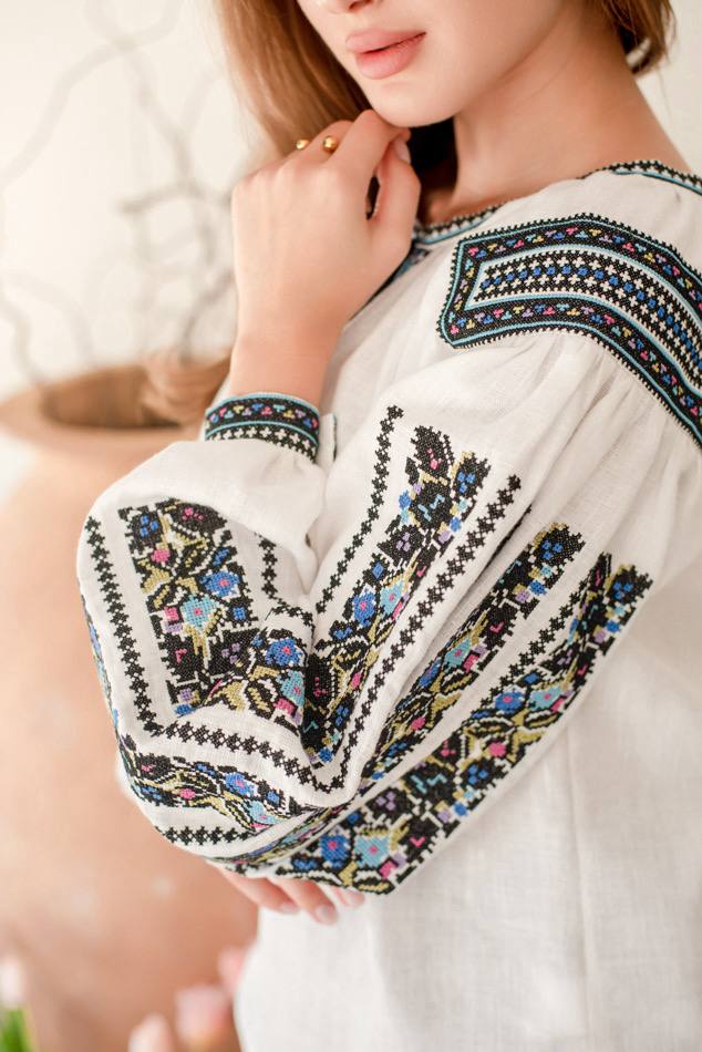 Жіноча вишита сорочка Борщівська (біла з блакитним )