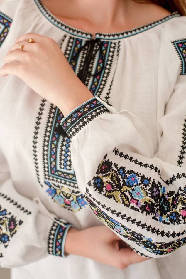 Жіноча вишита сорочка Борщівська (біла з блакитним )
