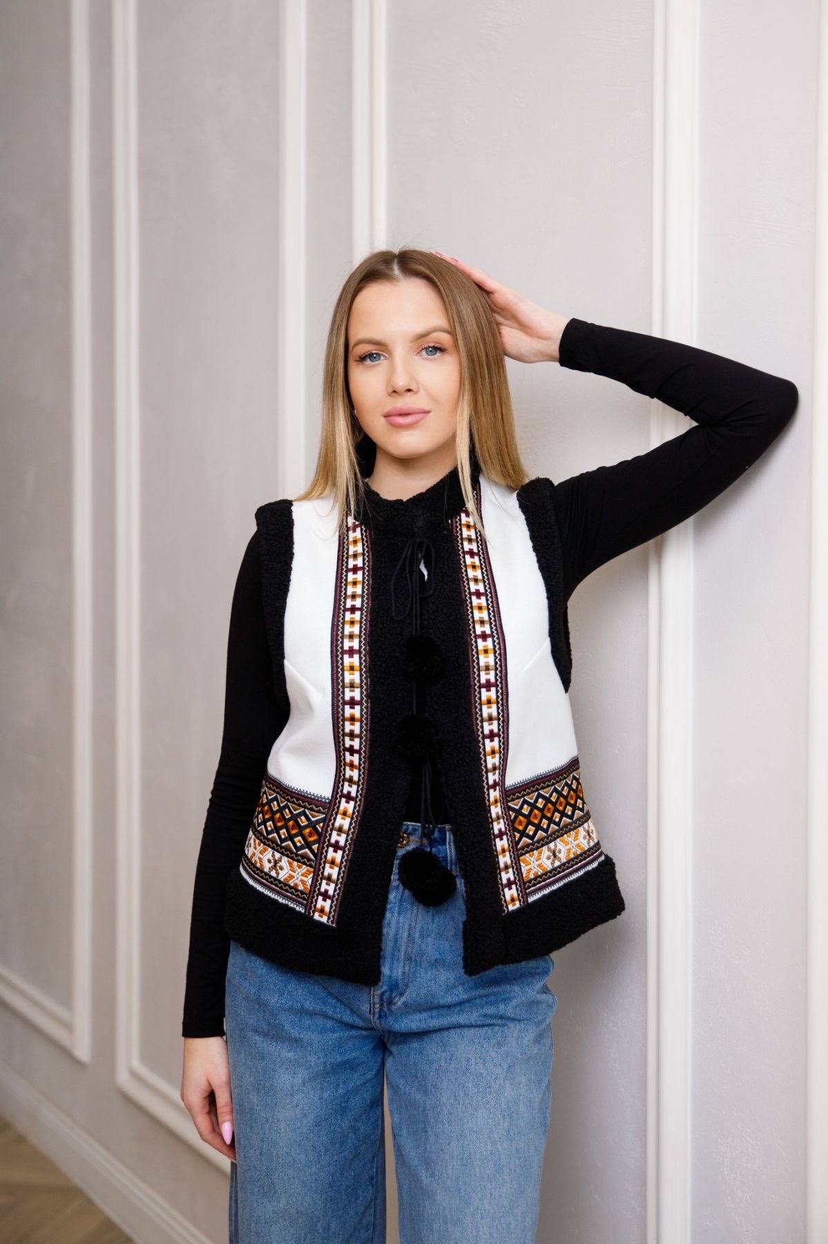 Карпатська кептарка з геометричним орнаментом (біла)