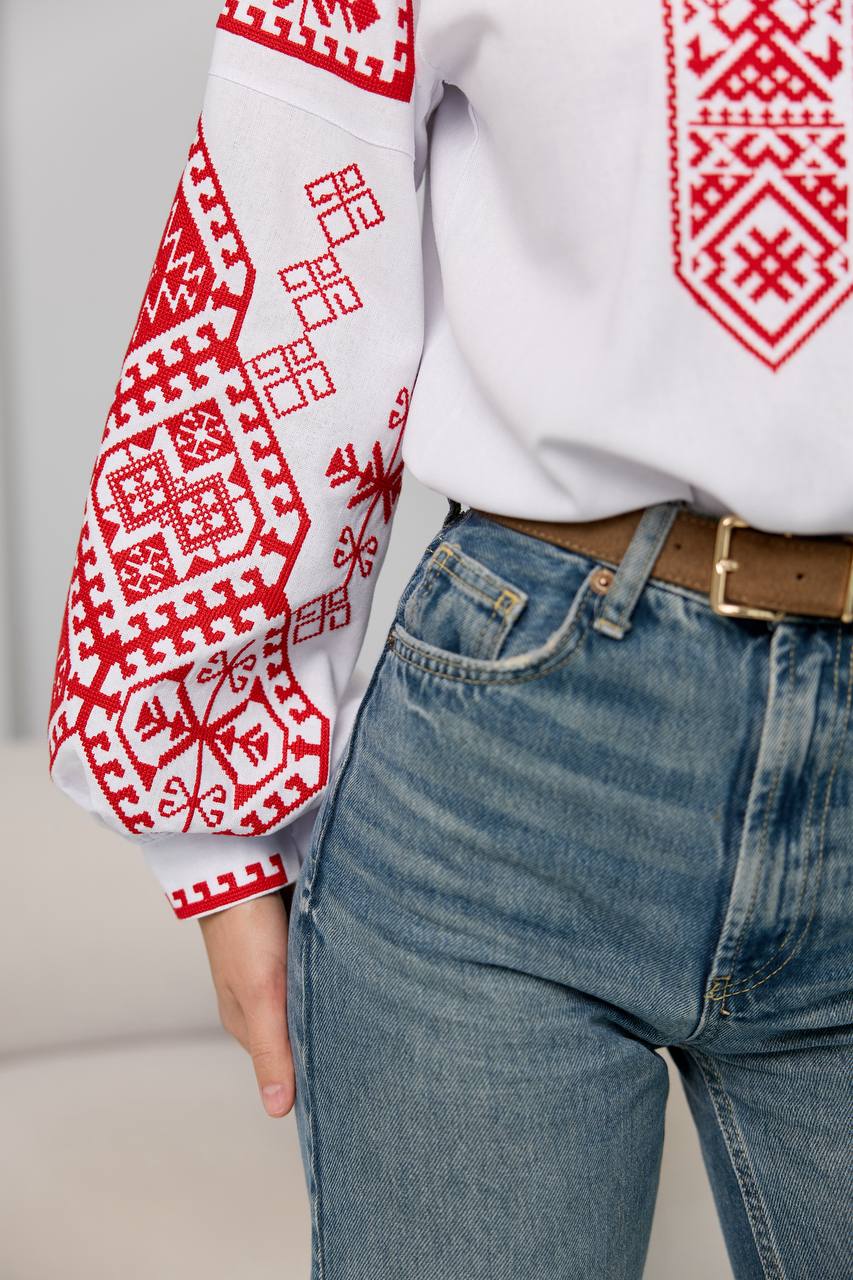 Жіноча вишиванка Оберіг (біло-червона)