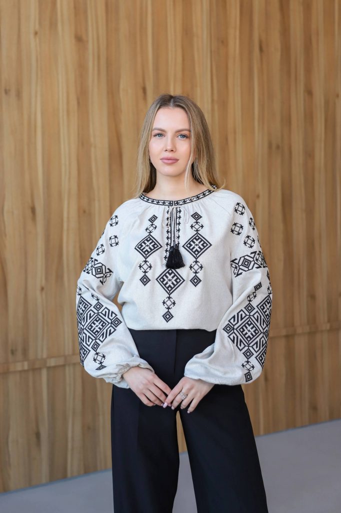 Жіноча вишиванка Руна (меланж )