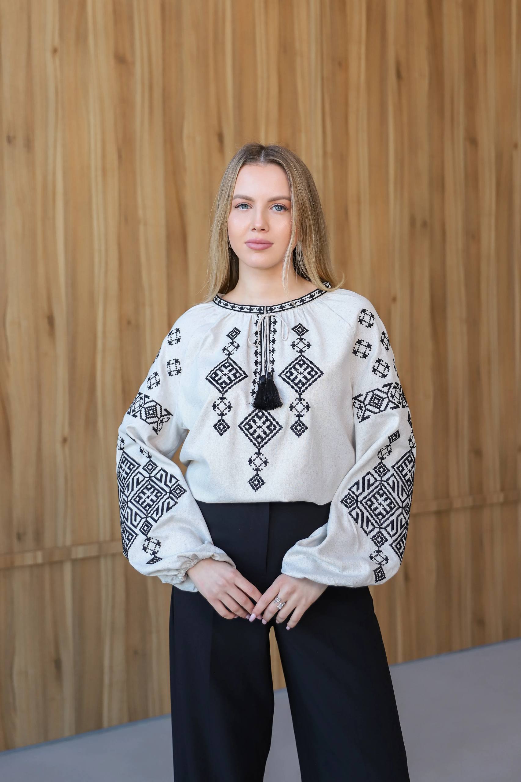 Жіноча вишиванка Руна (меланж ) hover image