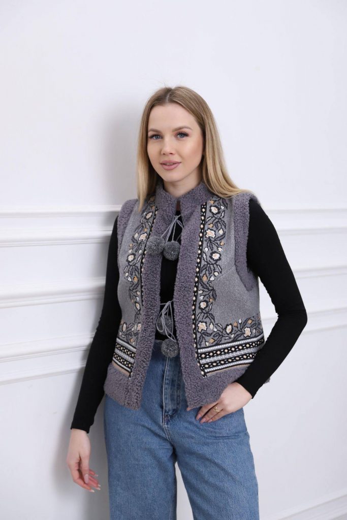 Карпатська кептарка з квітковим орнаментом (світло-сіра)