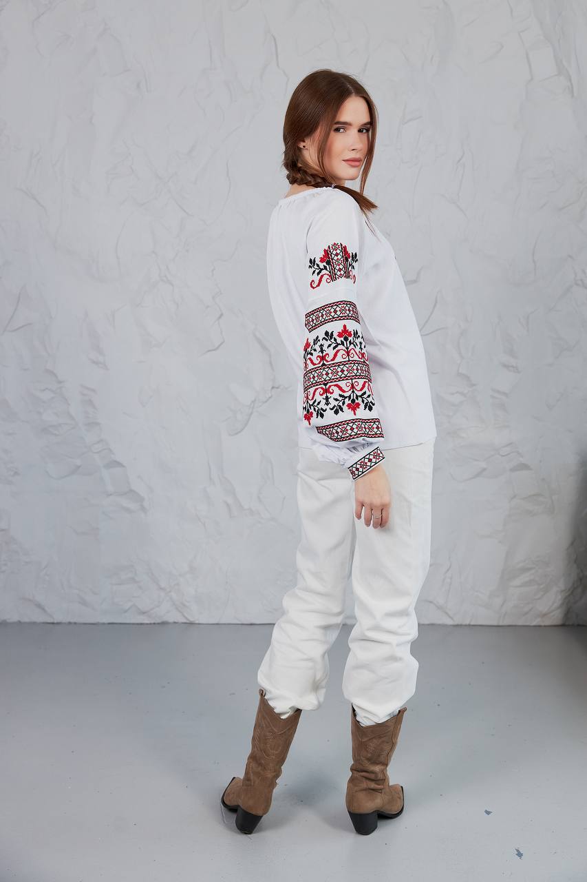 Жіноча вишиванка Стожари  (біла)