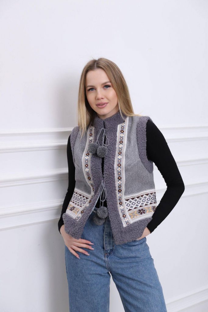 Карпатська кептарка з геометричним орнаментом (світло-сіра)