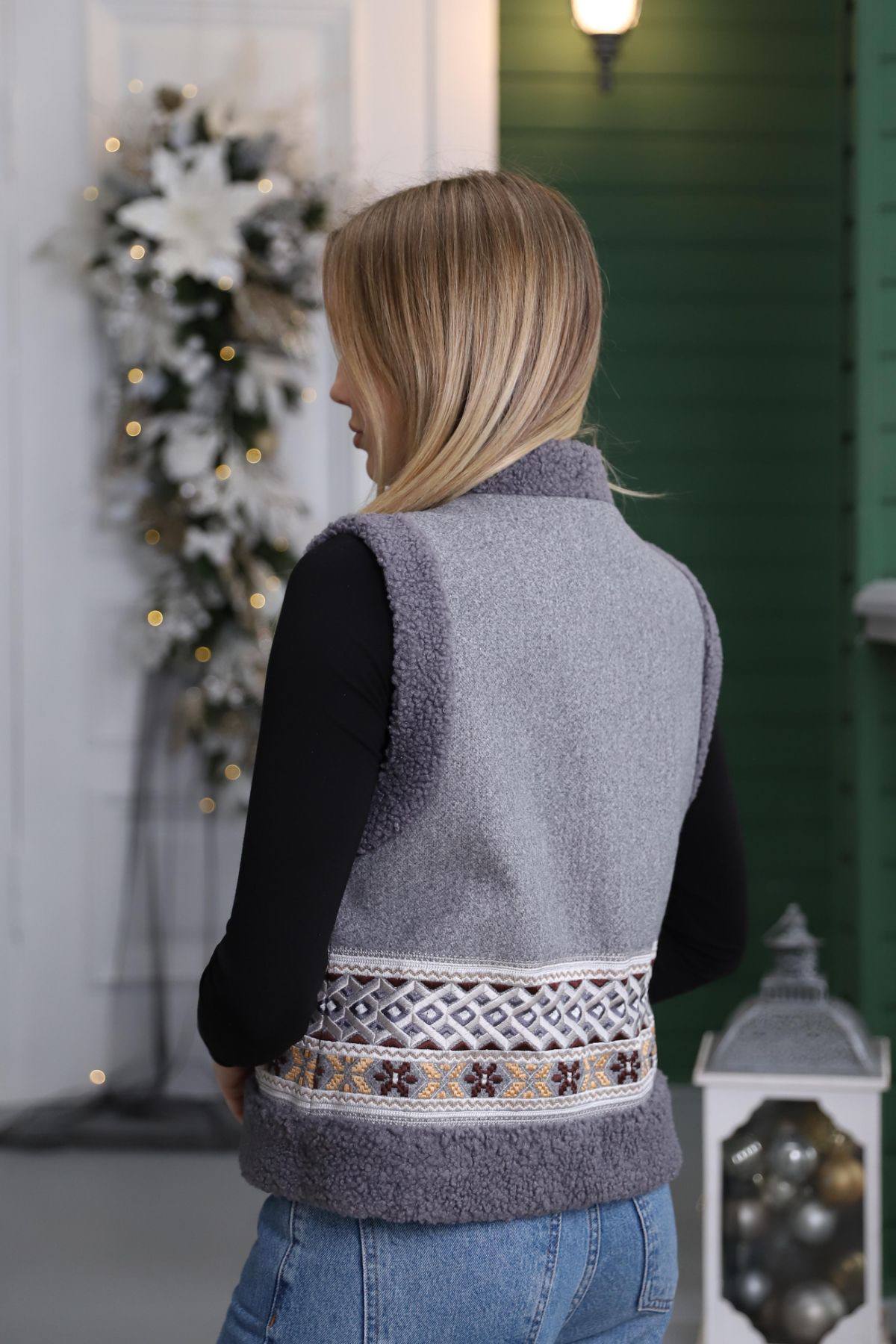 Карпатська кептарка з геометричним орнаментом (світло-сіра) hover image