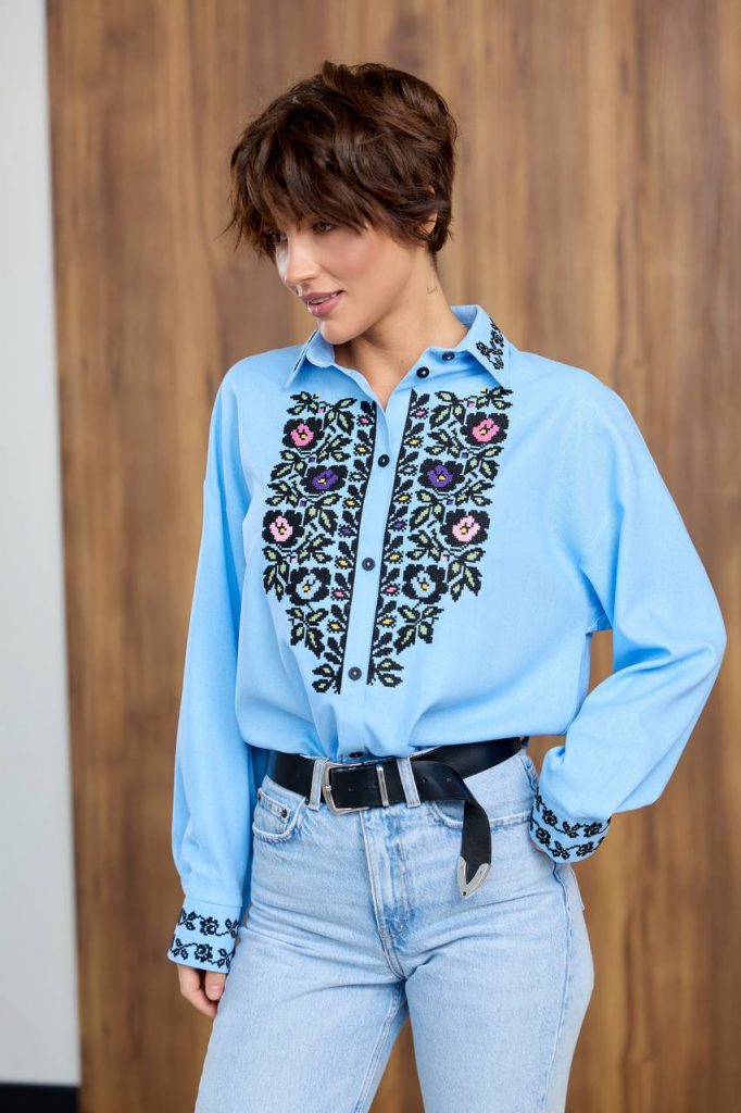 Жіноча вишиванка Трембіта (блакитна)