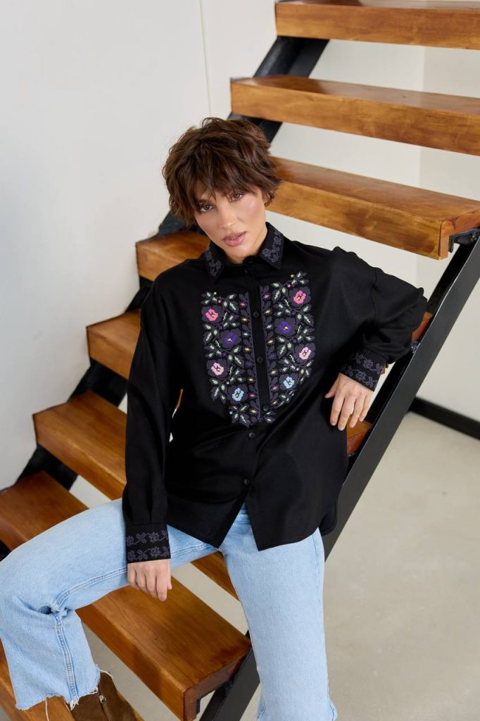 Жіноча вишиванка Трембіта (чорна)