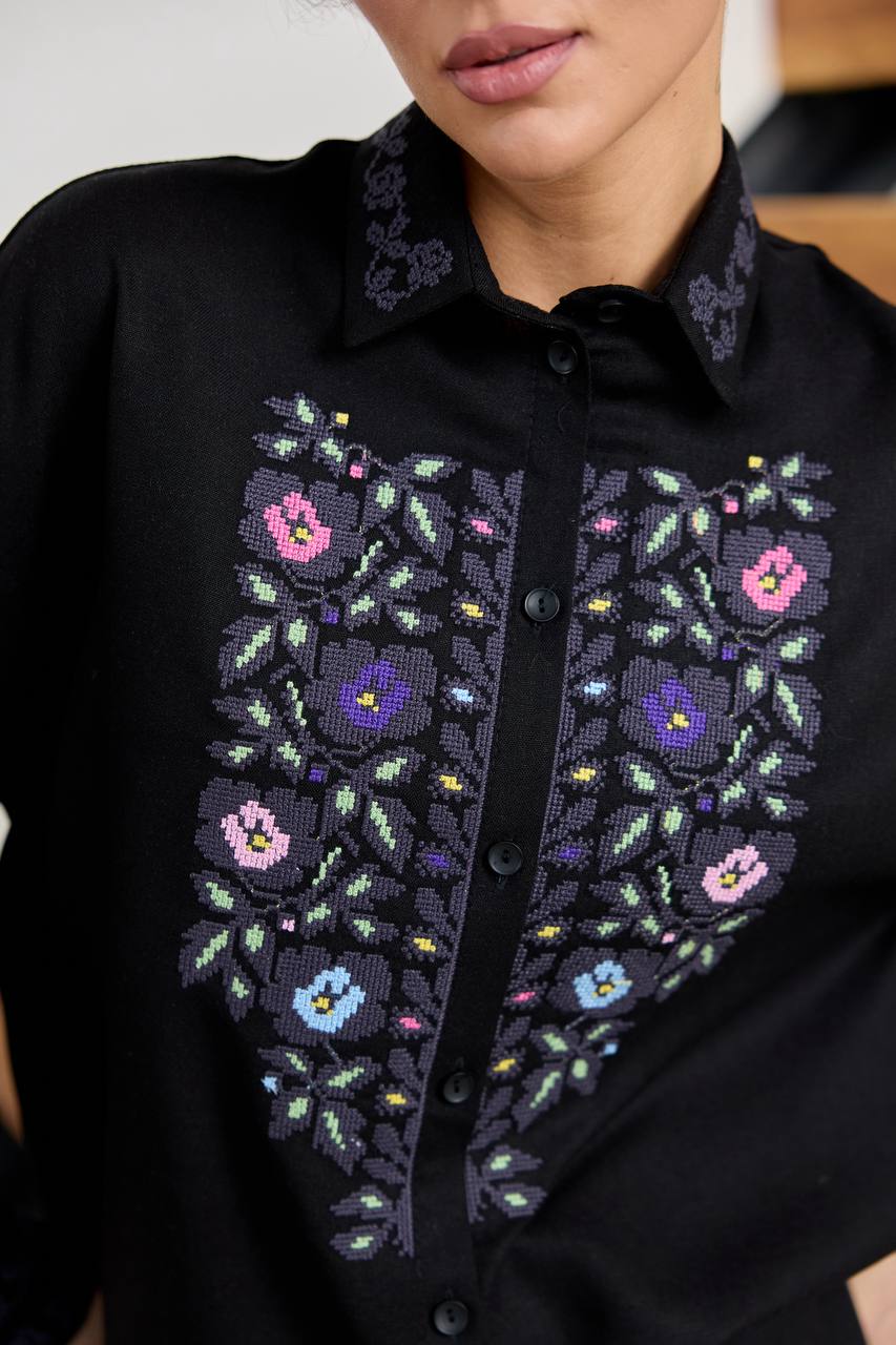 Жіноча вишиванка Трембіта (чорна) hover image