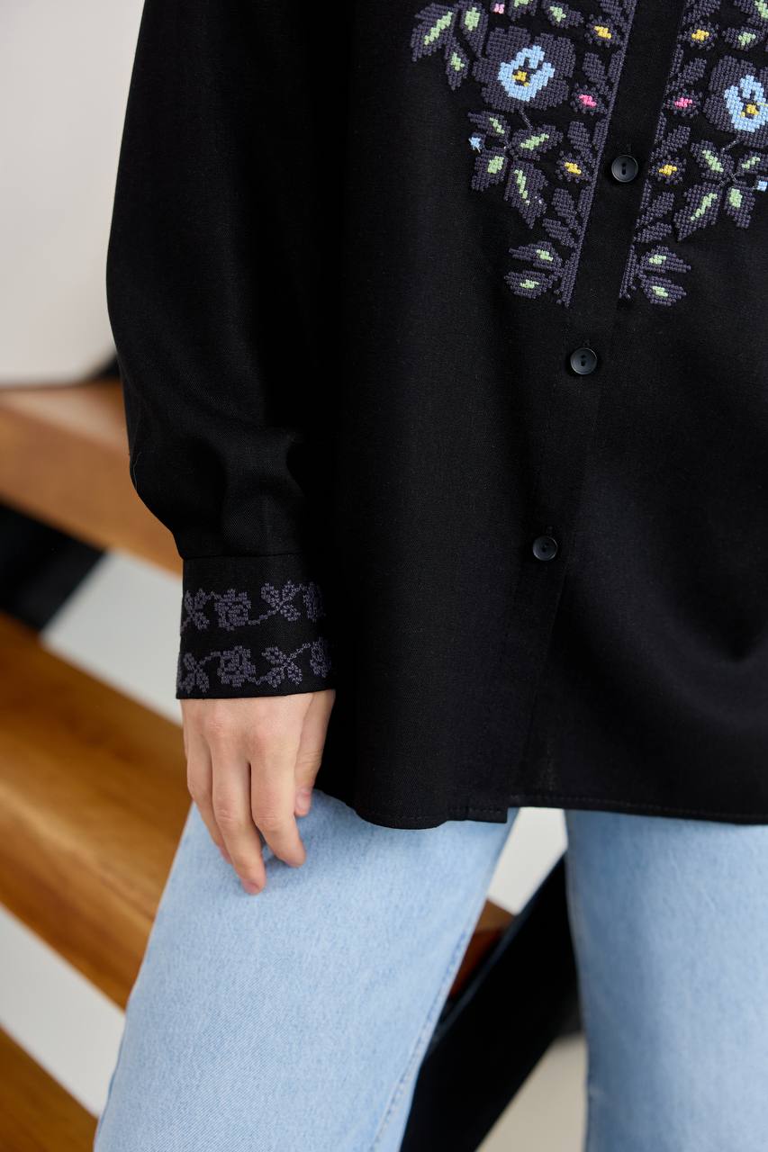 Жіноча вишиванка Трембіта (чорна)