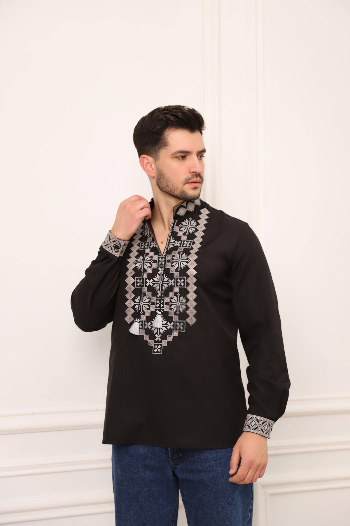 Чоловіча вишиванка Яромир (чорна з сірим)