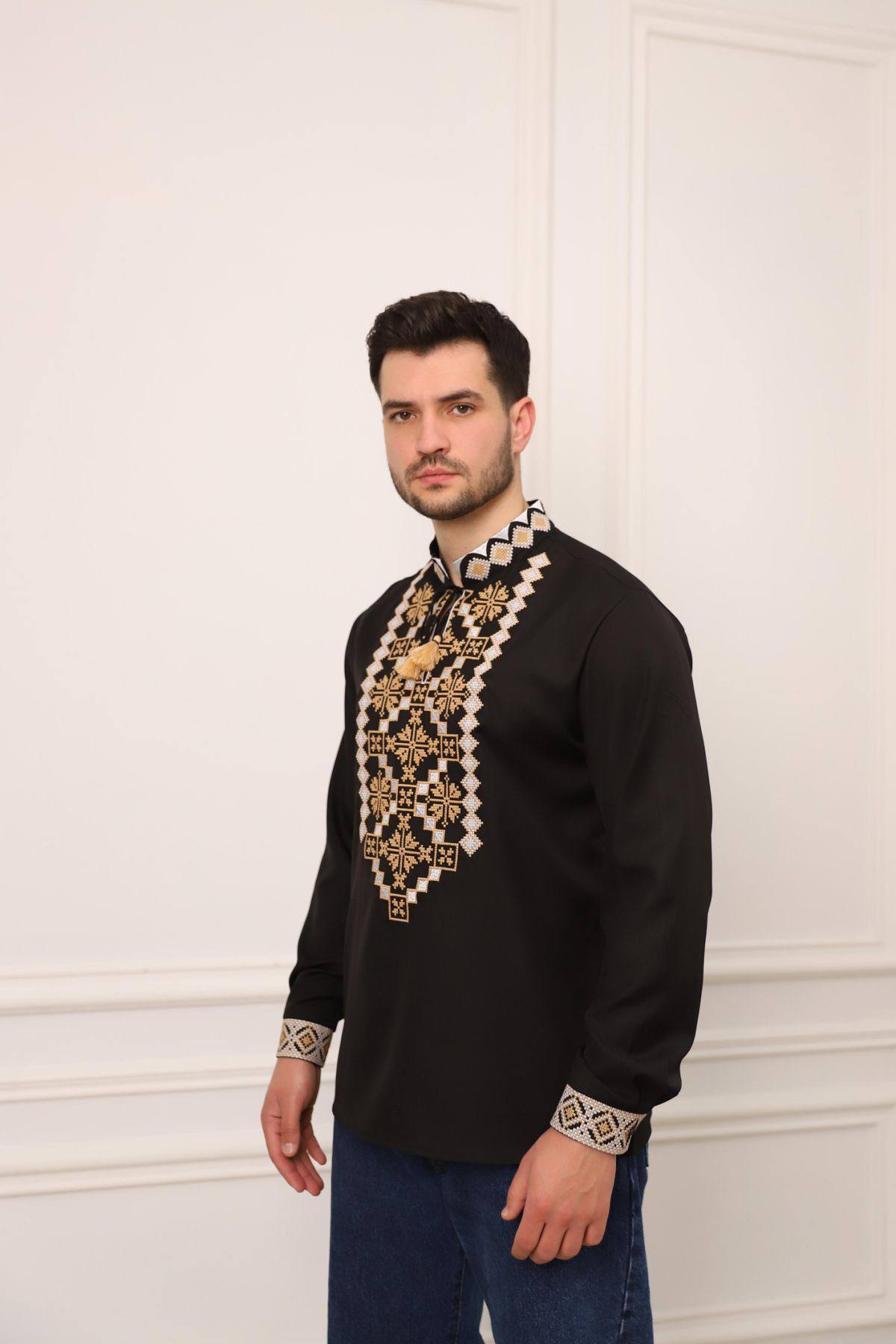 Чоловіча вишиванка Яромир (чорна з золотом)