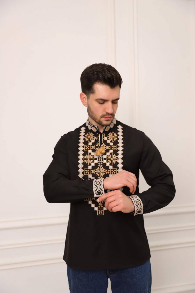 Чоловіча вишиванка Яромир (чорна з золотом)