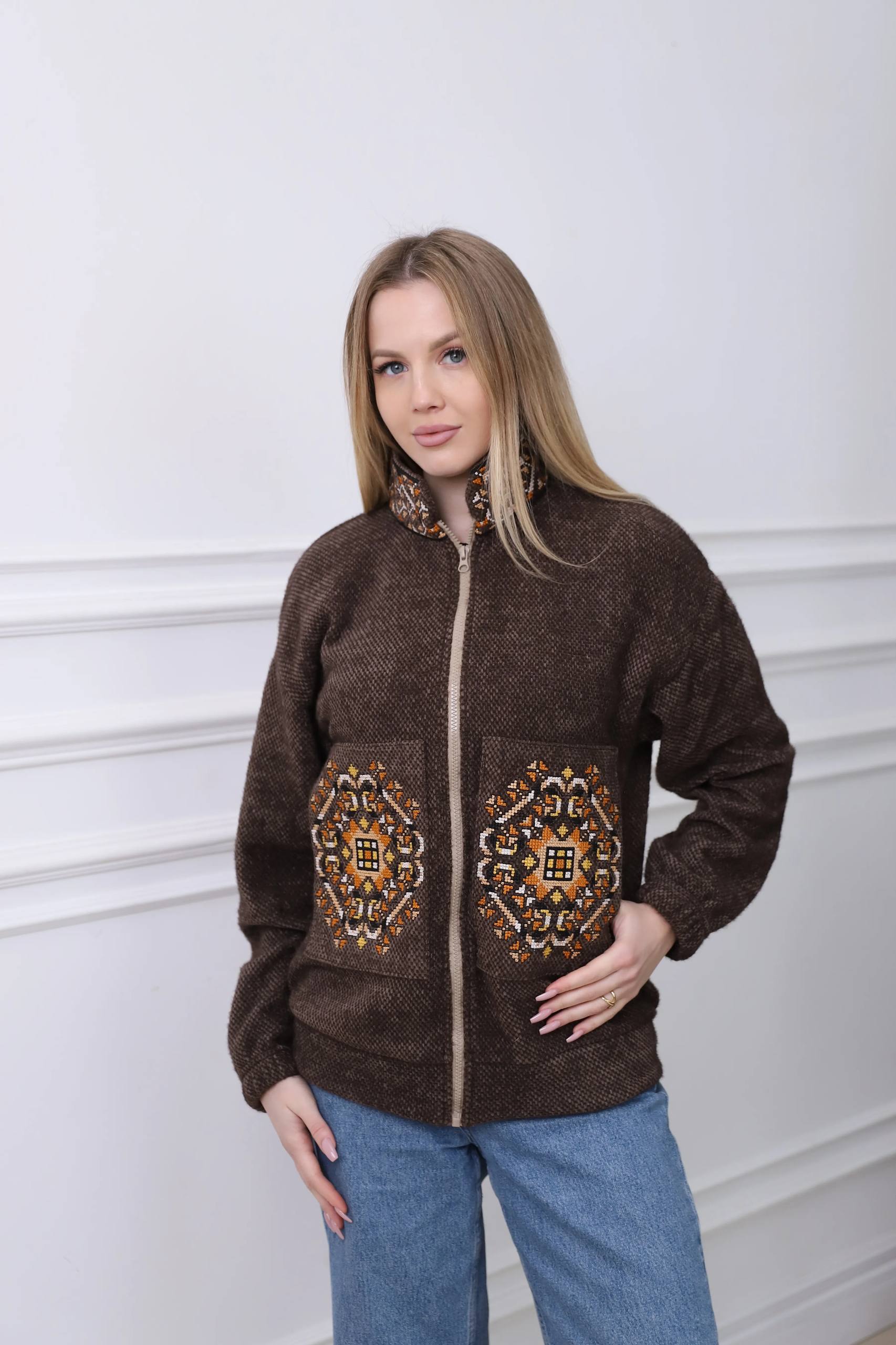 Жіночий вишитий бомбер Зоринка (шоколадний )