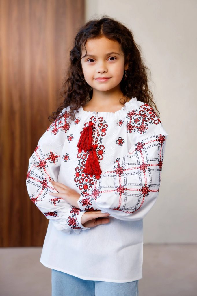 Вишиванка для дівчинки Ангеліна (біла з червоним)