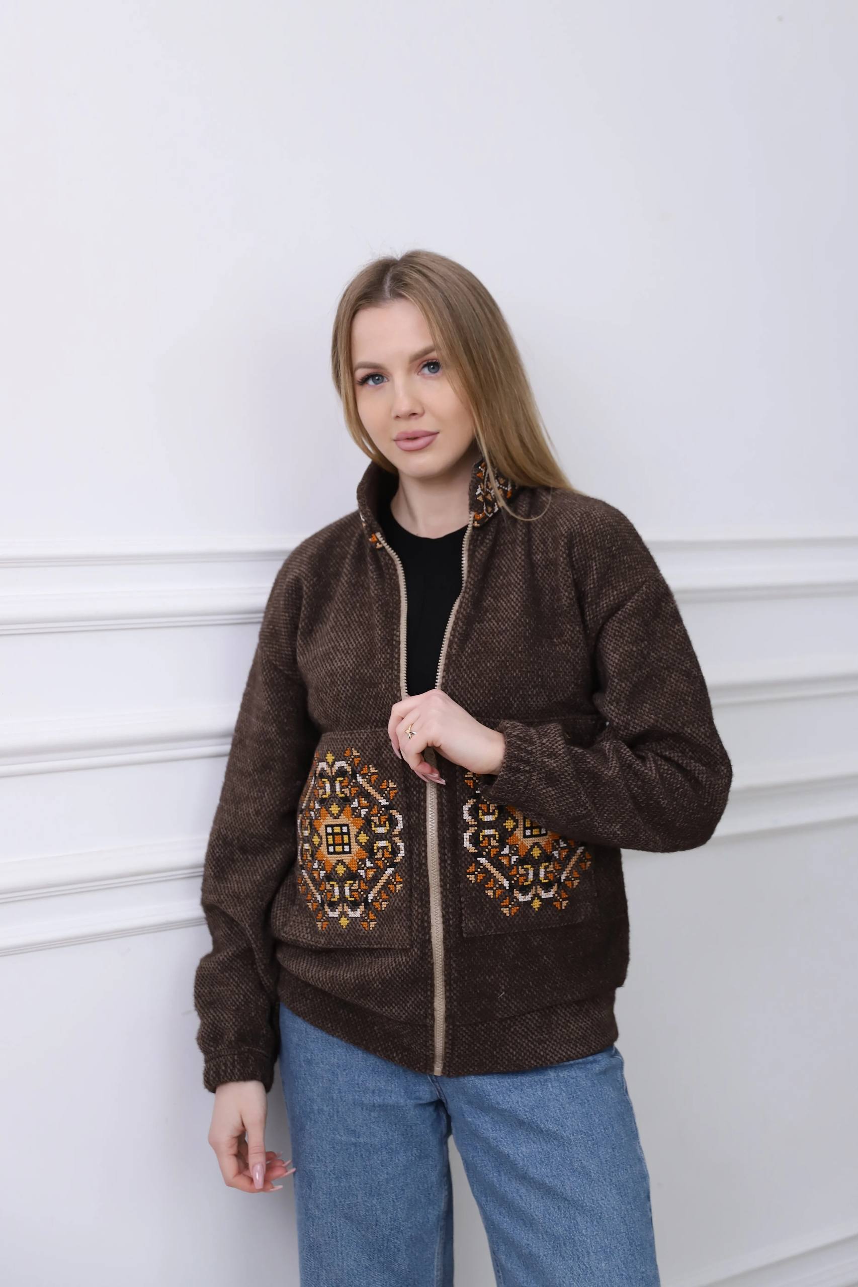 Жіночий вишитий бомбер Зоринка (шоколадний ) hover image