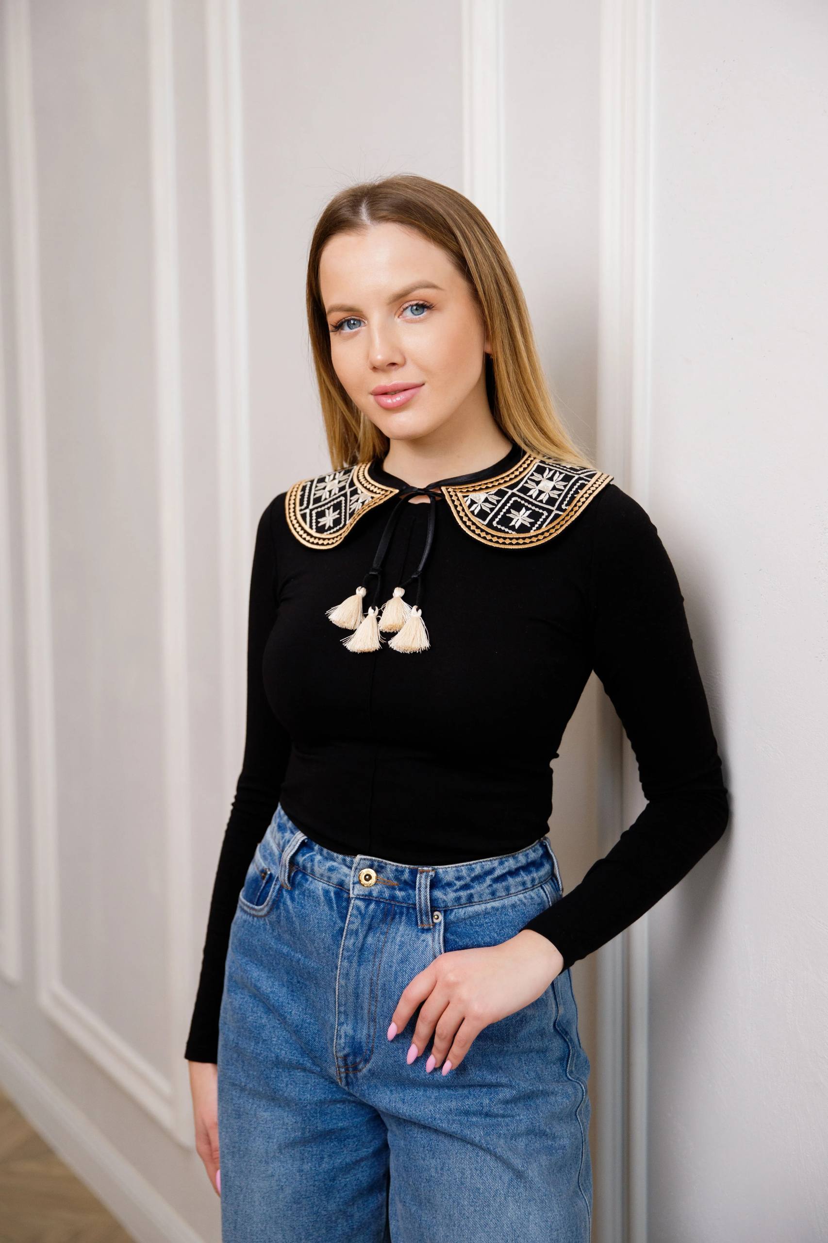 Вишитий комірець  (чорний з золотим)