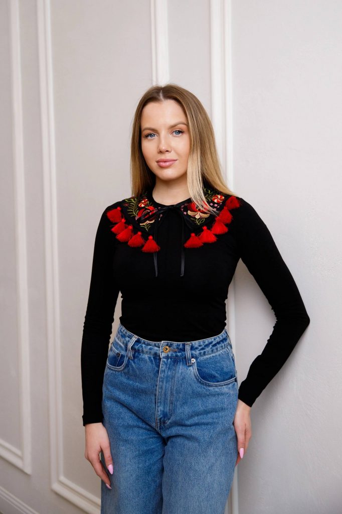 Вишитий комірець  (чорний з червоним)