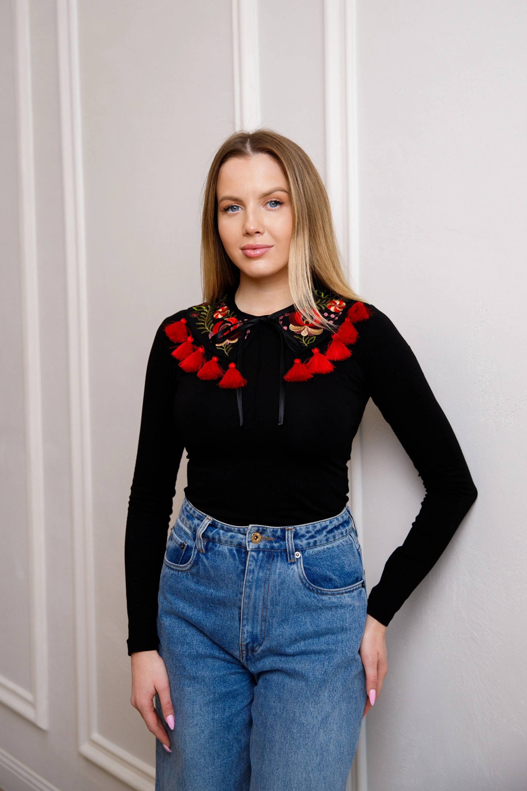 Вишитий комірець  (чорний з червоним)