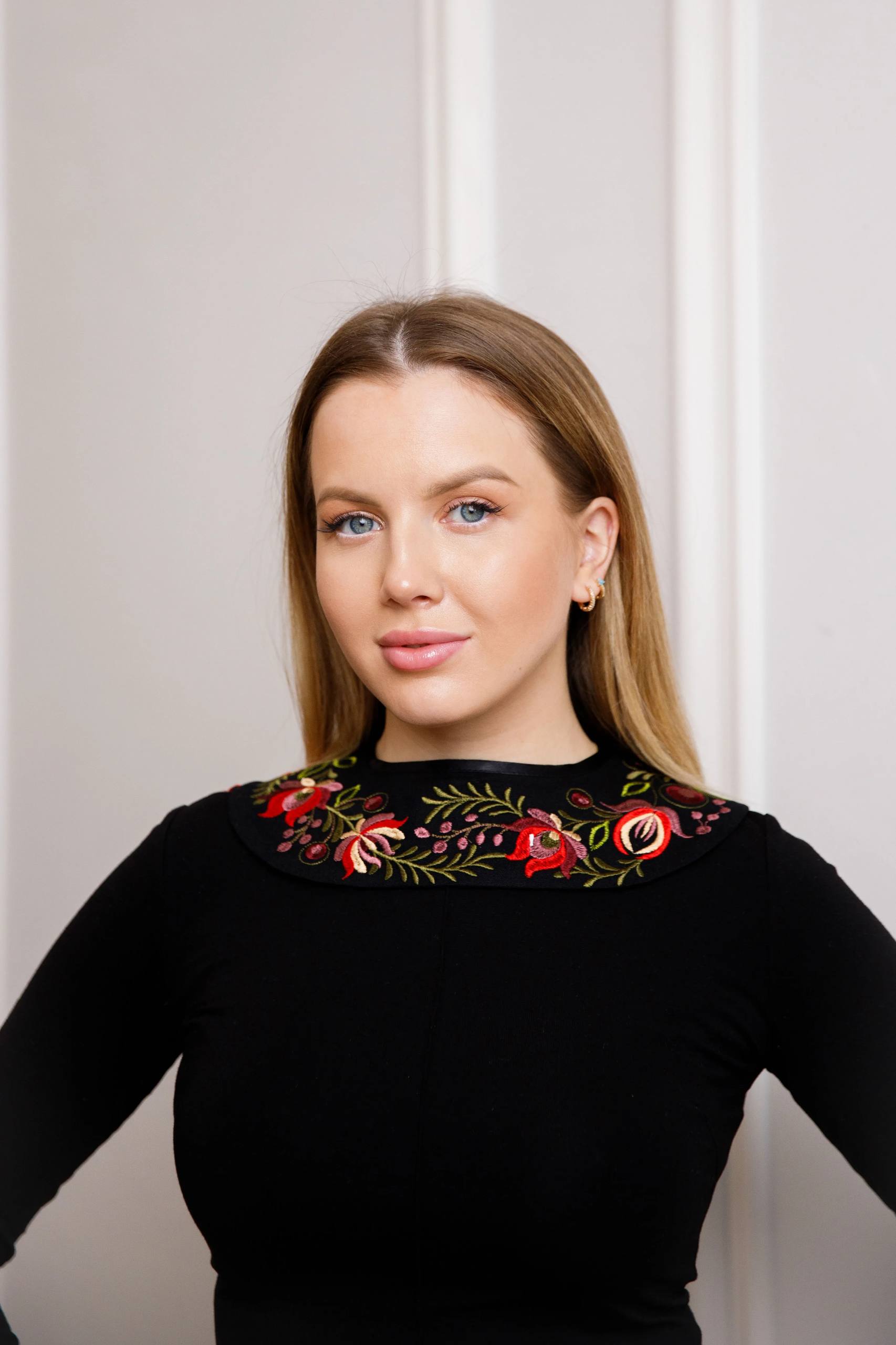 Вишитий комірець  (чорний з червоним)