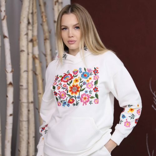 Жіночий вишитий костюм з квітковим орнаментом (молочний) - M