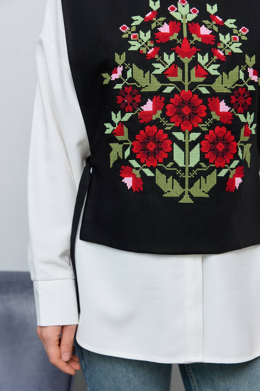 Жіноча вишита манішка Дерево життя  (чорна ) hover image