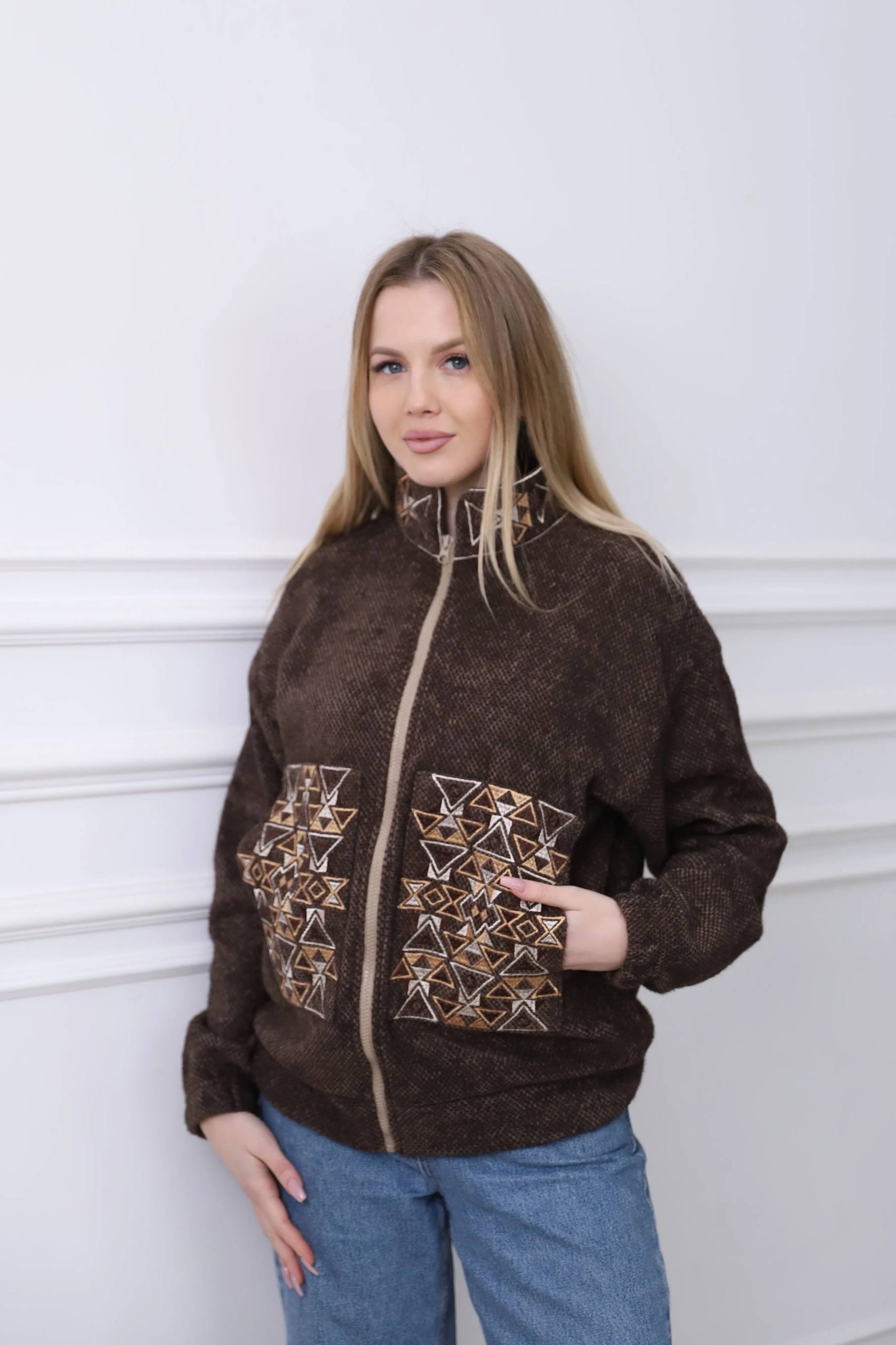 Жіночий вишитий бомбер Світозара (шоколадний )