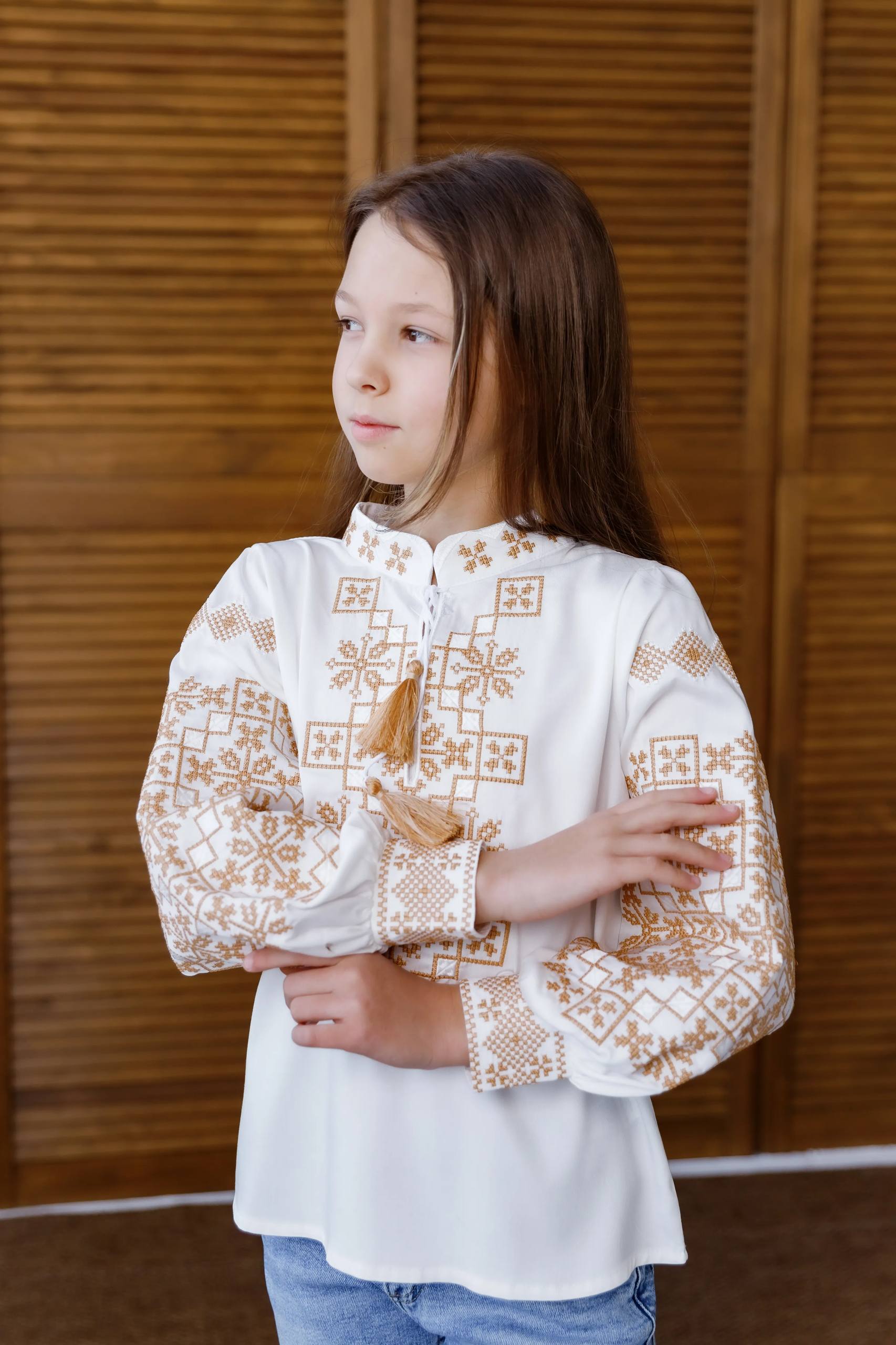 Вишиванка для дівчинки Ярочка (молочна з бежевим) hover image