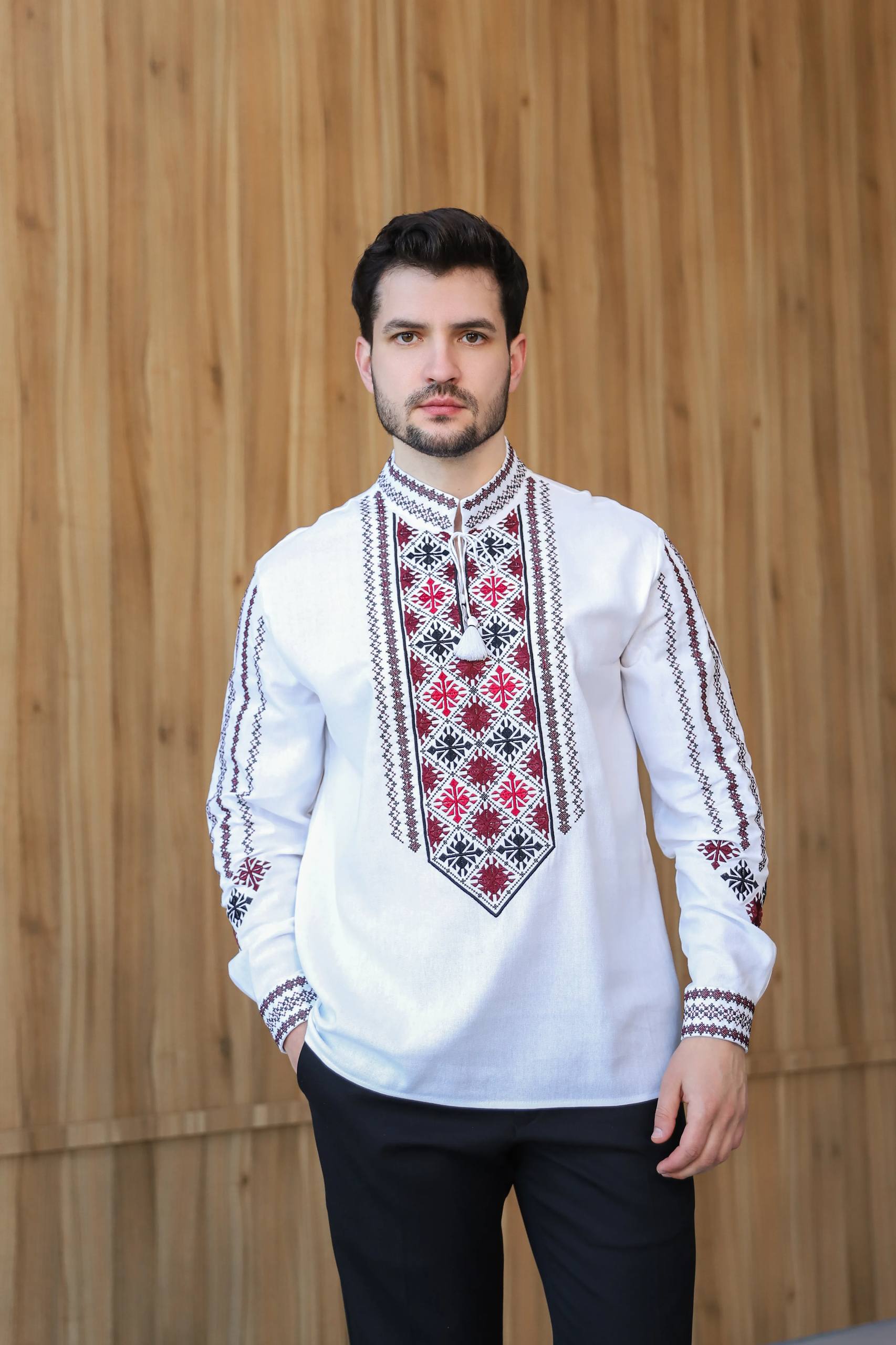 Чоловіча вишиванка Гори (біла з червоно-чорним)