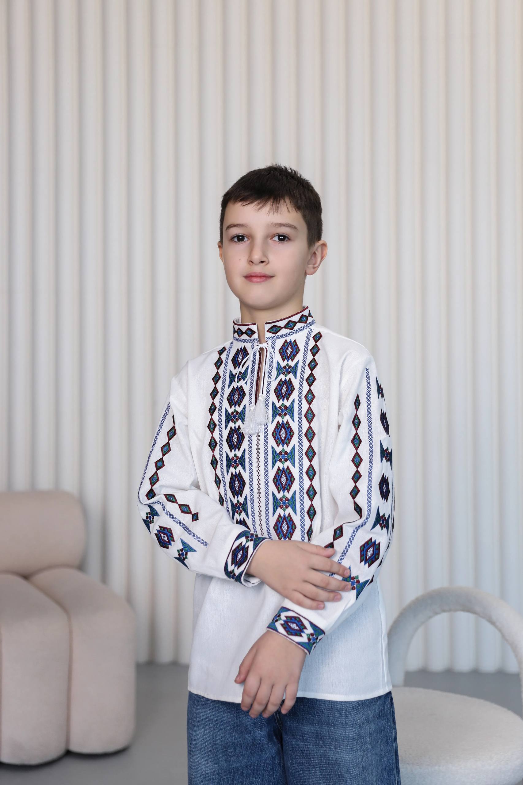 Вишиванка для хлопчика Добрян  (біла) hover image