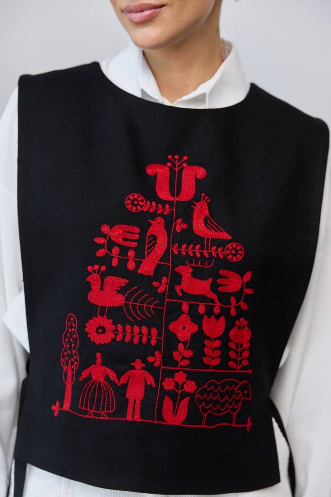 Жіноча вишита манішка Етно код  (чорна з червоним)