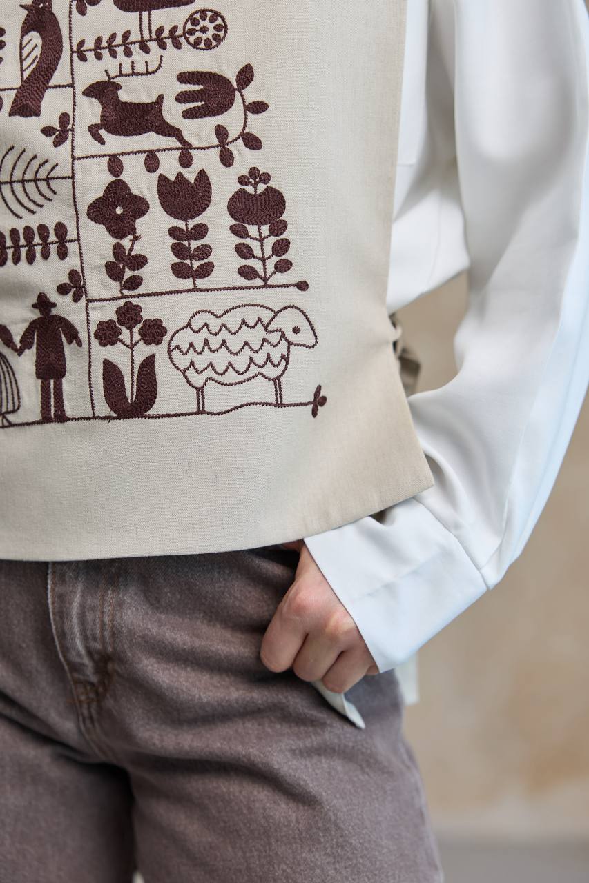 Жіноча вишита манішка Етно код  (беж з коричневим) hover image