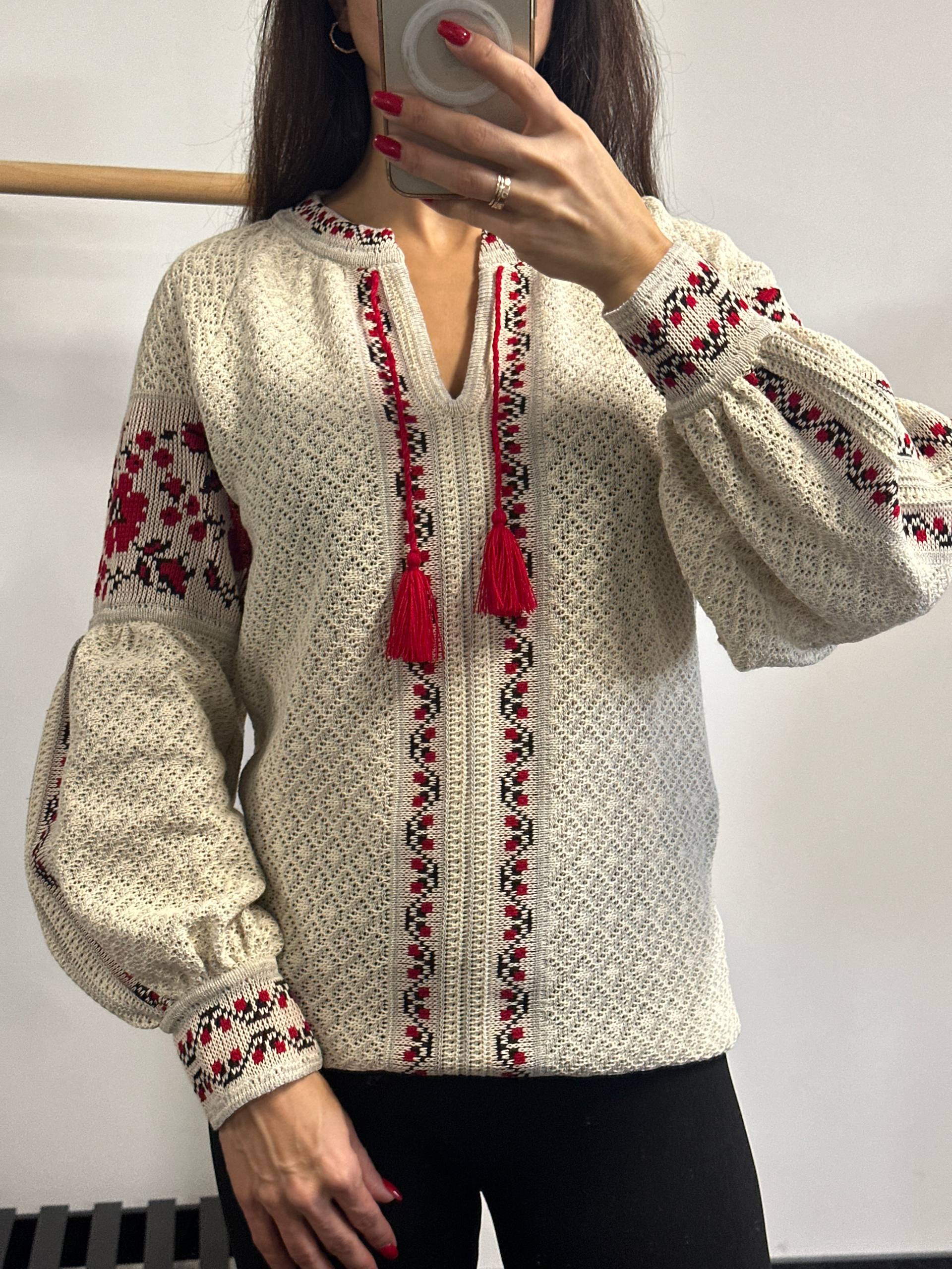 В’язана жіноча вишиванка Газдиня (беж) hover image