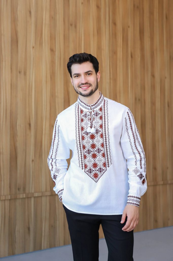 (Копія)Чоловіча вишиванка Гори (біла з коричневим)