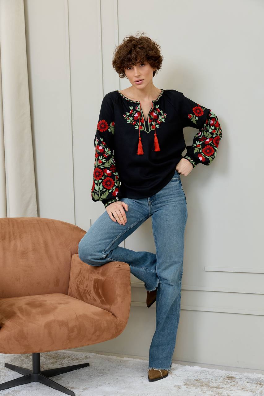 Жіноча вишиванка Дерево життя  (чорна)