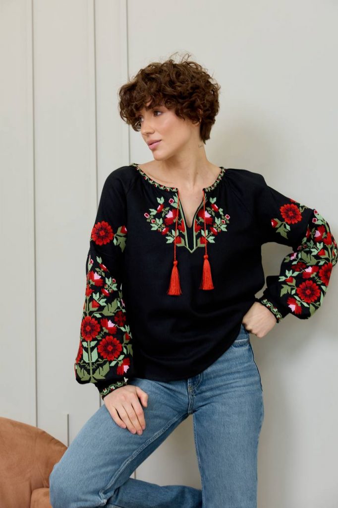 Жіноча вишиванка Дерево життя  (чорна)