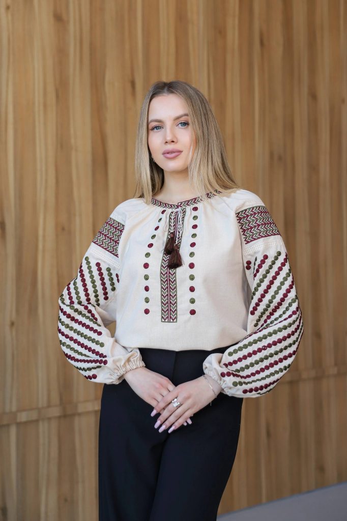 Жіноча вишиванка Злагода (бежева з зеленим)