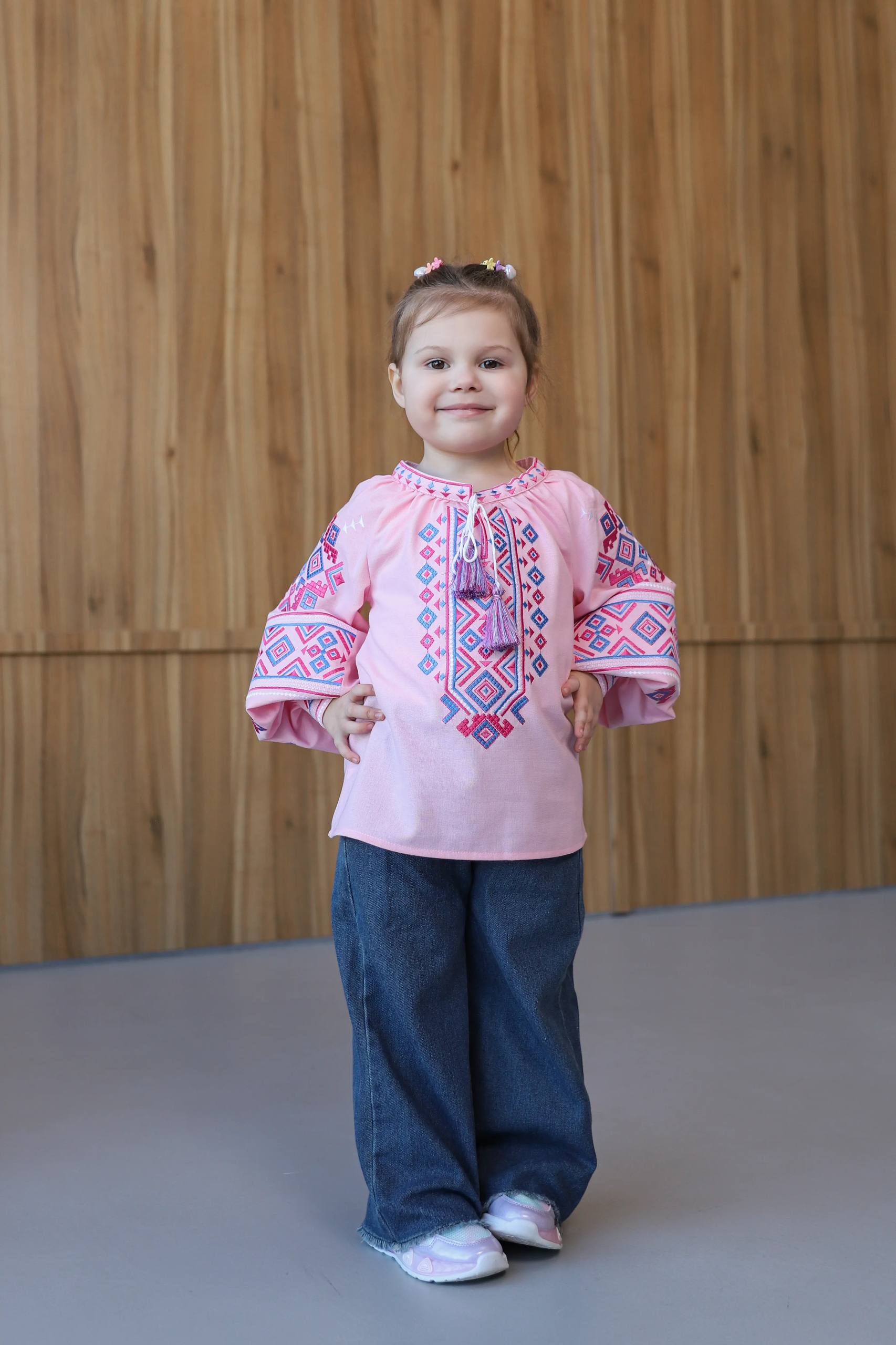 Вишиванка для дівчинки Зіронька (рожева з голубим) hover image