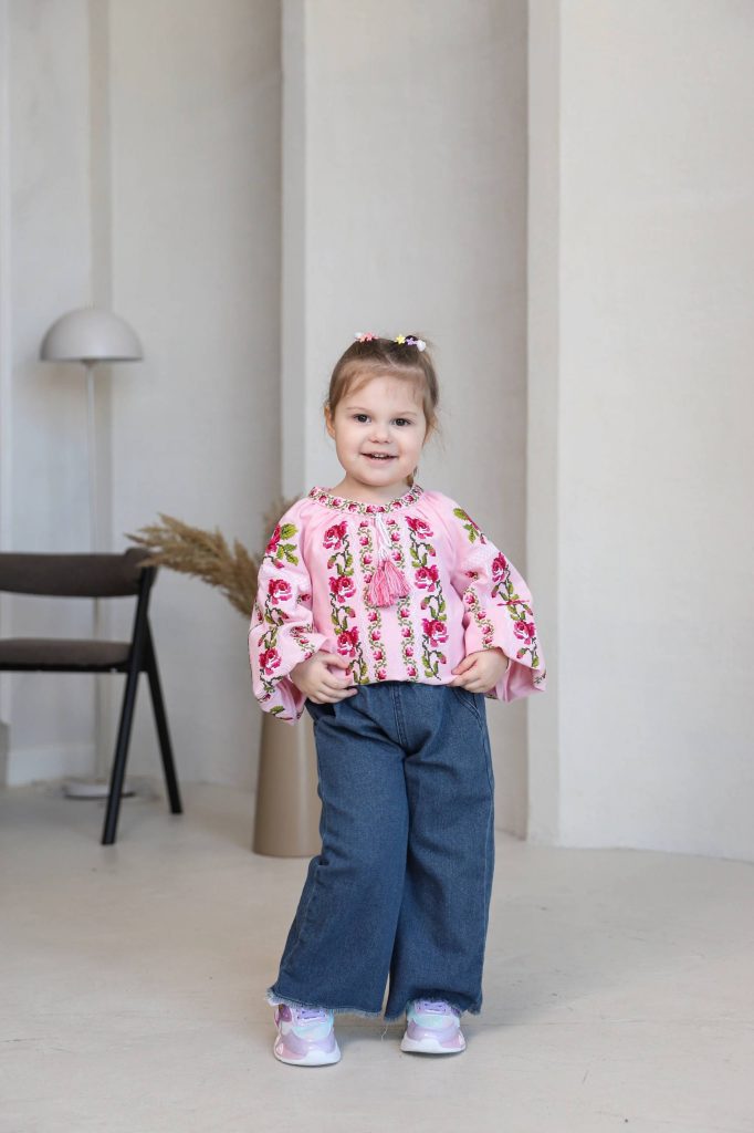 Вишиванка для дівчинки Квітонька (рожева)