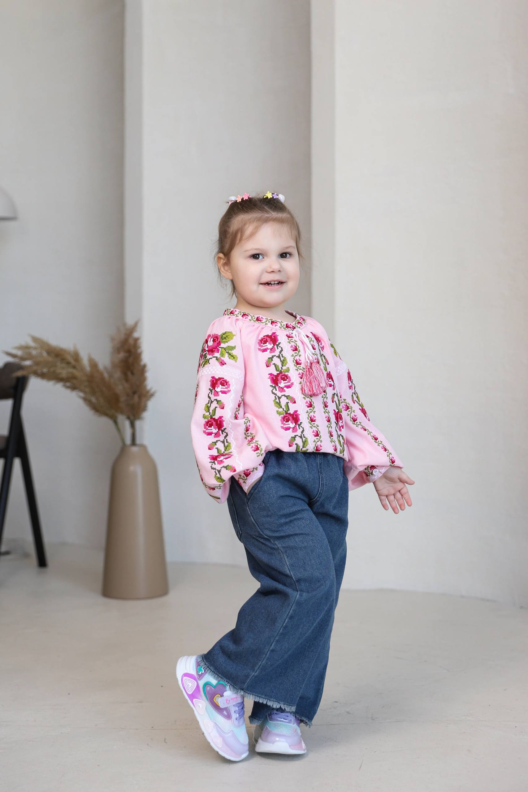 Вишиванка для дівчинки Квітонька (рожева) hover image