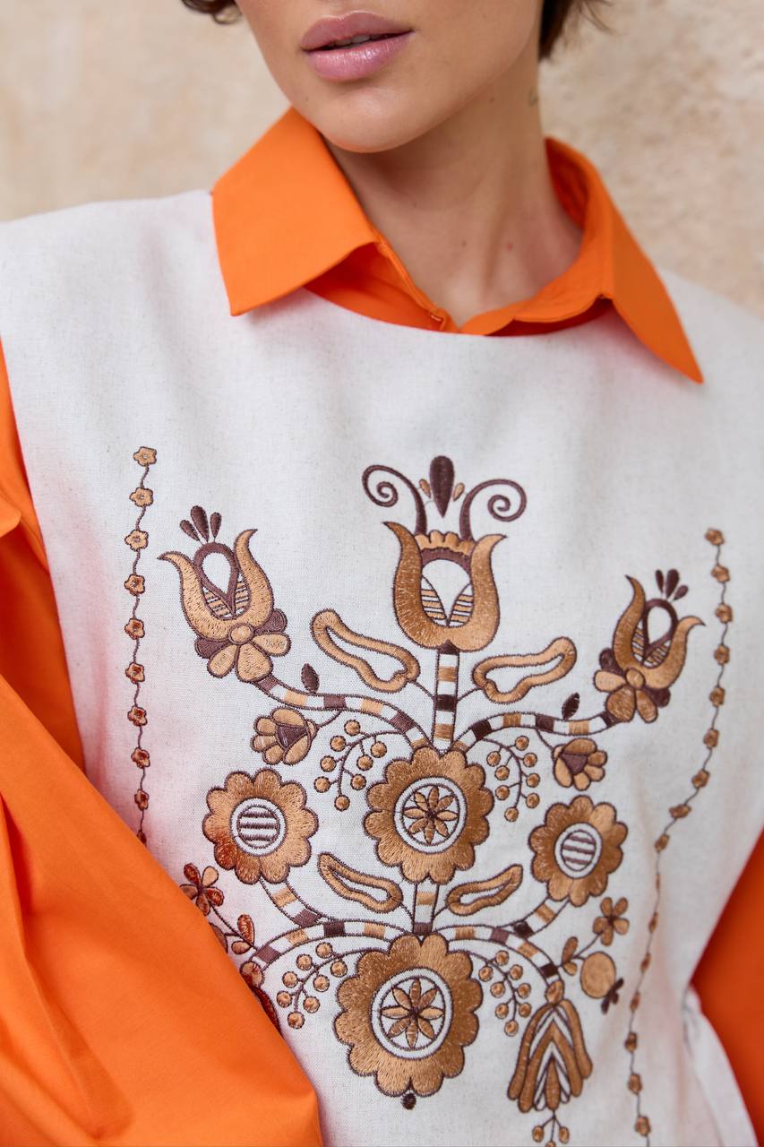 Жіноча вишита манішка Квітуча  (беж) hover image