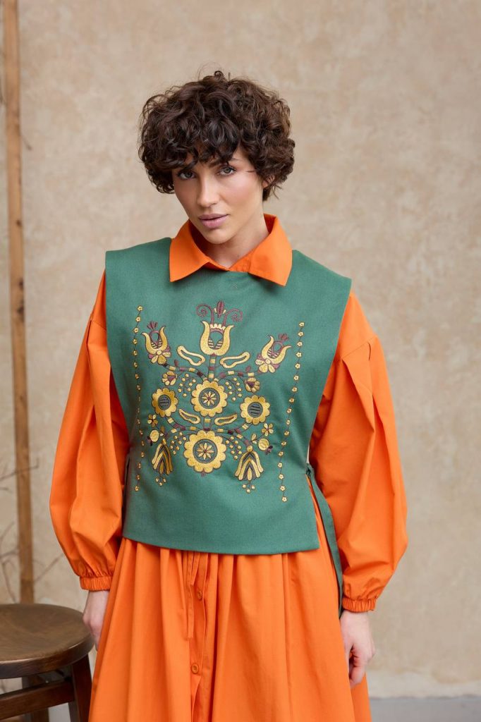 Жіноча вишита манішка Квітуча  (зелена )