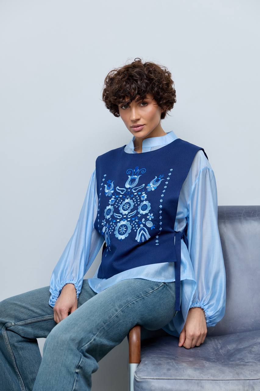 Жіноча вишита манішка Квітуча  (синя )