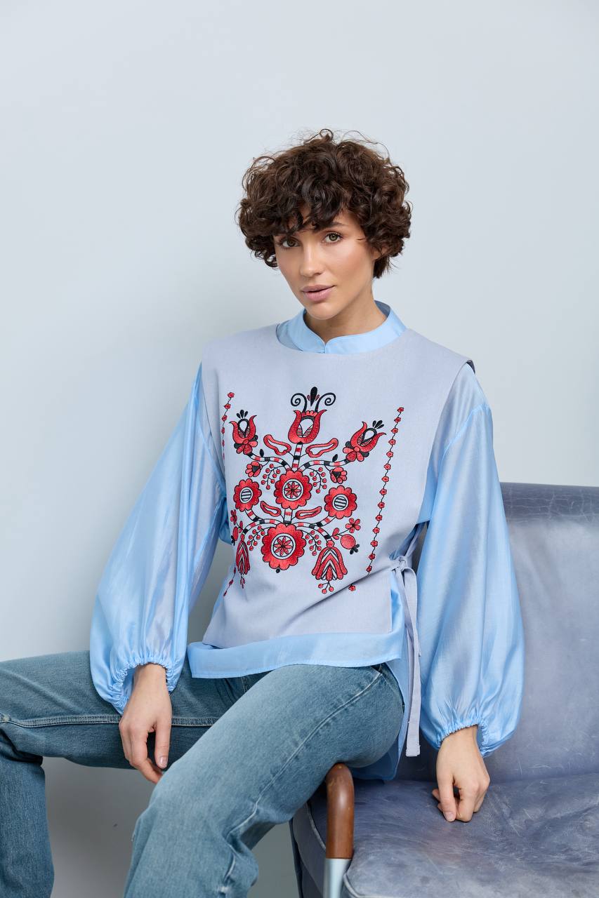 Жіноча вишита манішка Квітуча  (сіра)