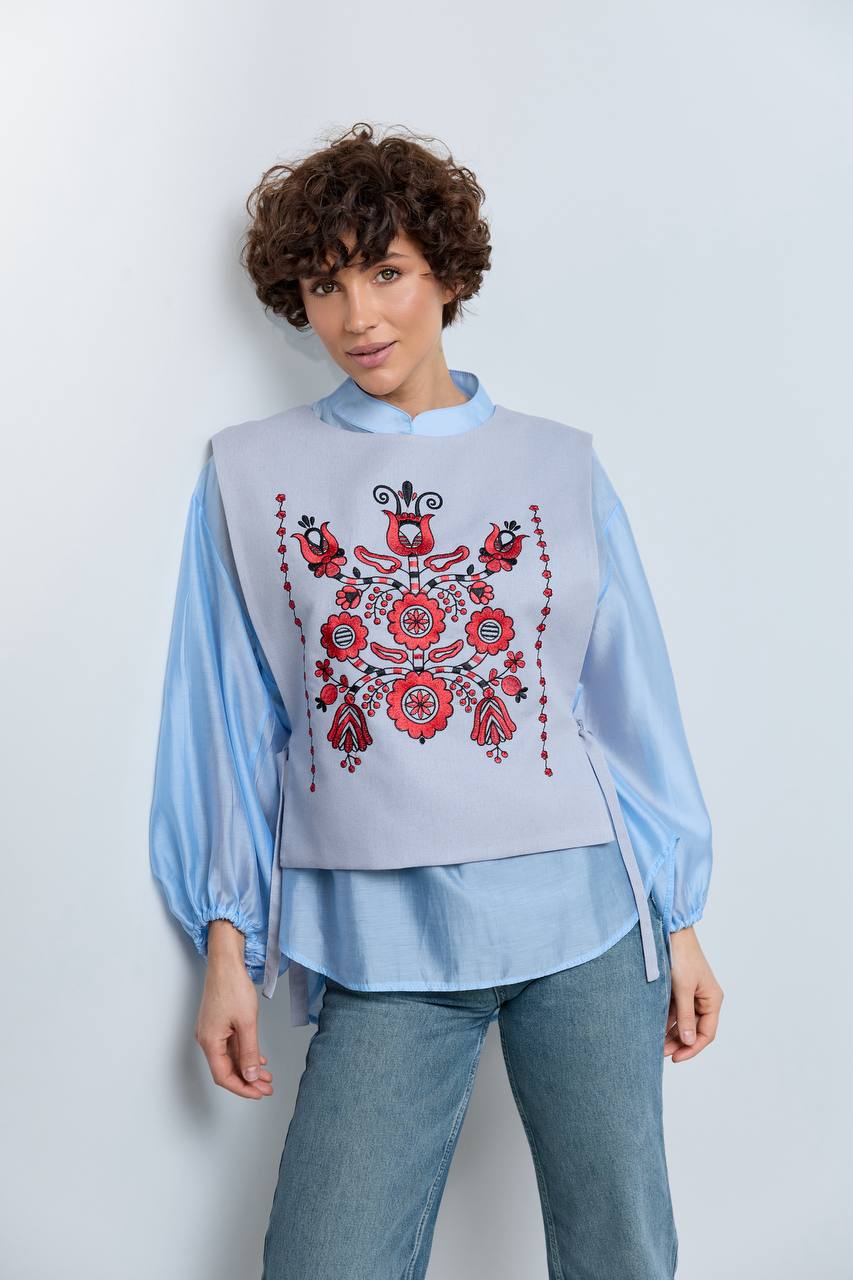 Жіноча вишита манішка Квітуча  (сіра) hover image
